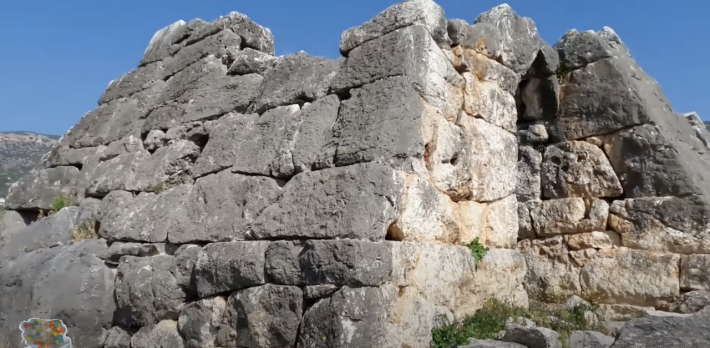 Η πυραμίδα του Ελληνικού: Το μυστήριο του επιβλητικού μνημείου με τις τεράστιες πέτρες που παραλίγο να διαλύσει τη μυθολογία