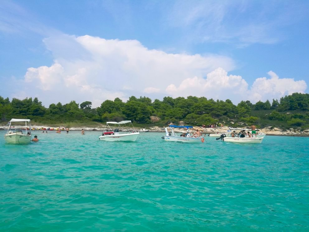 Το όνειρο κάθε τουρίστα: Το ελληνικό νησί της ηρεμίας που έχει 12 μήνες ζεστά νερά και καθόλου κύμα (Pics)