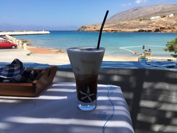 Ξεκούραση, καλό φαγητό, ονειρικές παραλίες: Στο νησί με τα πιο φθηνά δωμάτια πας για 1 εβδομάδα και θες να μείνεις για πάντα (Pics)