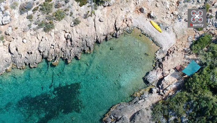 Το «Φιορδ του ερημίτη»: Στην πιο μεθυστική παραλία της Ελλάδας κάνει μπάνιο μόνο ένας άνθρωπος (Vid)