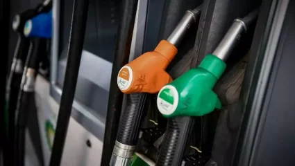 Γιατί αποκλιμακώνονται αργά οι τιμές της βενζίνης: Πότε θα πέσουν κάτω από τα 2 ευρώ το λίτρο στην Αττική