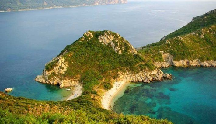 Για να πας ξεχνάς το αμάξι: Στην τροπική «δίδυμη» παραλία της Ελλάδας κολυμπάνε μόνο οι τολμηροί (Pics)