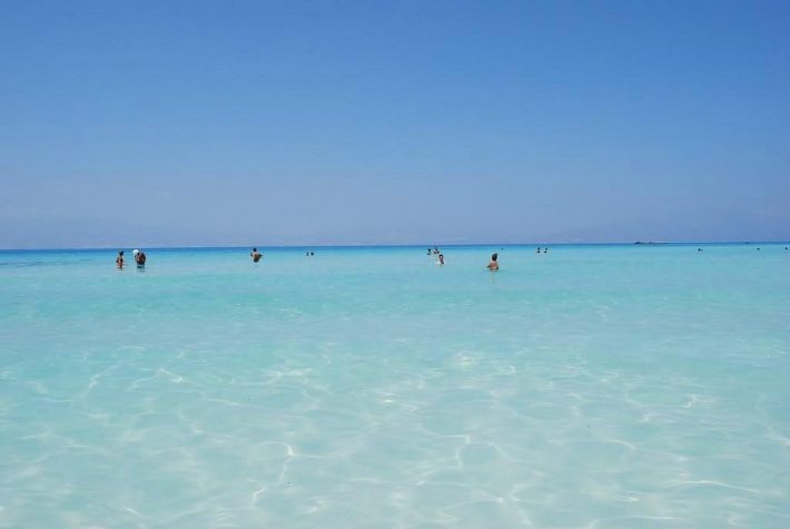 Απαγόρευση παραμονής για να σωθεί το νησί: Στη Χαβάη της Ελλάδας φέτος δεν πατάς, μόνο κοιτάς και κολυμπάς (Pics)