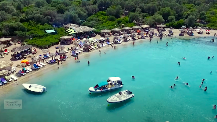 Θα πηγαίνεις κάθε καλοκαίρι: Στις «Μπαχάμες της Ελλάδας» τρως και κάνεις μπάνιο στα καλύτερα