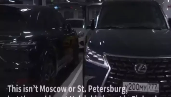 Γέμισε το αεροδρόμιο του Ελσίνκι με πολυτελή αυτοκίνητα - Το κόλπο των Ρώσων για διακοπές στην Ευρώπη