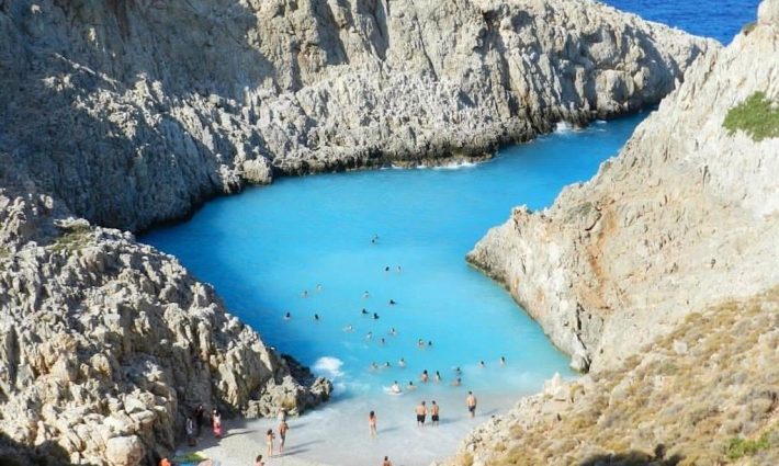 Απλησίαστη τον Αύγουστο, όνειρο τον Σεπτέμβρη: Η άγρια ελληνική παραλία που όμοιά της δεν υπάρχει σε όλη την Ευρώπη (Pics)
