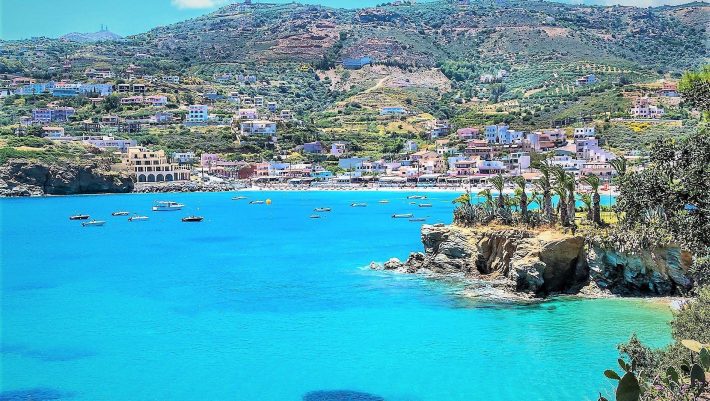 Ομορφιές νησιού με ανέσεις μεγάλης πόλης: Η περιοχή που σου δίνει ό,τι ζητάς για να αφήσεις δίχως σκέψη την Αθήνα