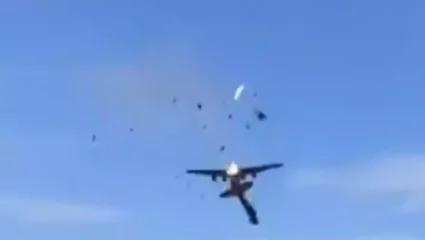 Τρομακτικό βίντεο από σύγκρουση αεροσκαφών στον αέρα: Τι ακριβώς συνέβη