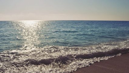 Το τέρας προελαύνει: Ποιες παραλίες της Ελλάδας θα εξαφανίσει το άγριο χτύπημα της κλιματικής αλλαγής