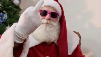 «Άγιος Βασίλης έρχεται και ΔΕΝ μας καταδέχεται»: Οι… περίεργοι στίχοι και τα κρυμμένα μηνύματα στα κάλαντα της Πρωτοχρονιάς
