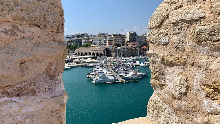 Υψηλή ποιότητα ζωής, θάλασσα, καλό φαγητό: Η ελληνική πόλη που είναι no1 στην Ευρώπη για επένδυση σε ακίνητο