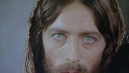 Στο επάνω και στο κάτω μέρος του ματιού: Το τρικ του Τζεφιρέλι στον «Ιησού από τη Ναζαρέτ» το ήξεραν μόνο οι ηθοποιοί
