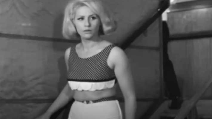 «Είμαι λίγο ζωηρή αλλά δεν είμαι αυτό που νομίζετε»: Η γυναίκα- πειρασμός του ελληνικού σινεμά είχε τα κότσια να πάει κόντρα στους τύπους