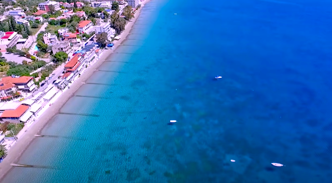 Νερά-γυαλί, μήκος χιλιομέτρων: Η «ελληνική Κόπα Καμπάνα» είναι στη λίστα των κορυφαίων παραλιών στην Ευρώπη για κάθε τουρίστα