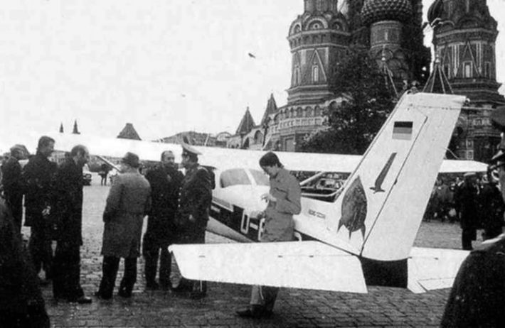 O 19χρονος Γερμανός που προσγείωσε το αεροπλάνο του στην Κόκκινη Πλατεία εν μέσω Ψυχρού Πολέμου