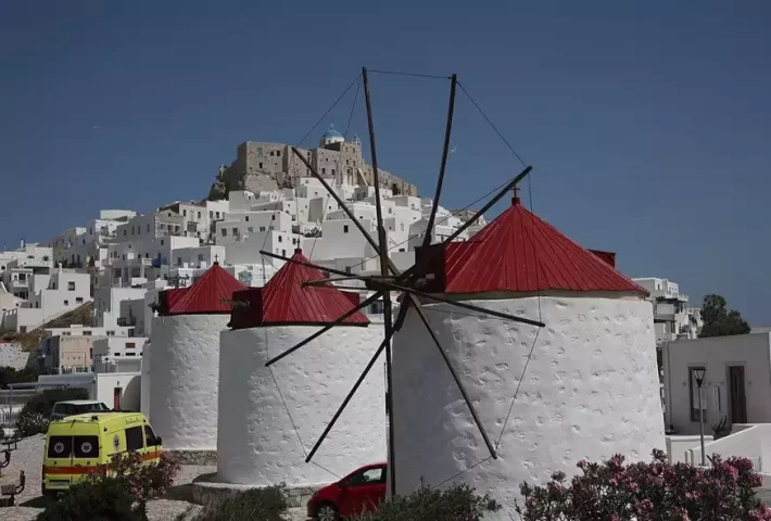 Απλησίαστες οι διακοπές στα νησιά για τους Έλληνες