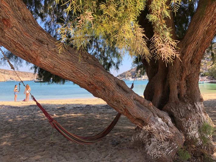 Πιο οικονομικό δεν θα βρεις: Το νησί με τα φθηνά ακτοπλοϊκά και την «ωραιότερη θέα του Αιγαίου» ξέφυγε από τον κανόνα (Pics)