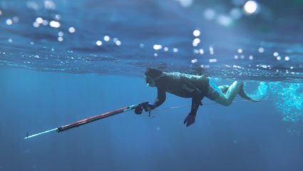 46 μέτρα βάθος, 7 κιλά ανταμοιβή: Ο Έλληνας ψαροντουφεκάς που κατέρριψε το παγκόσμιο ρεκόρ τσιπούρας κάνοντας την τέλεια βολή
