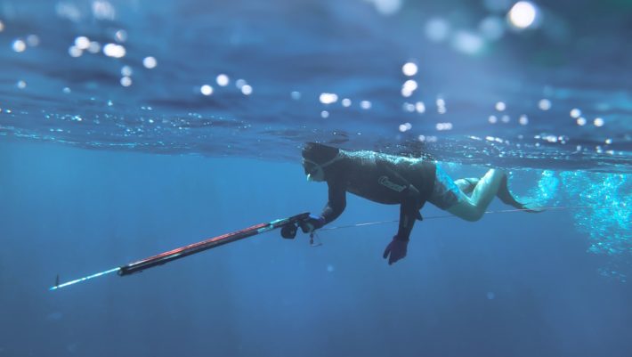 3 λεπτά κατάδυση στα 46 μέτρα: Ο Έλληνας ψαροντουφεκάς που έβγαλε την τσιπούρα-θηρίο των 7 κιλών (Pic)