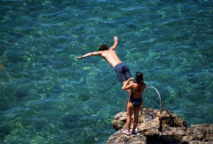 Καύσωνας Κλέων: Κορυφώνεται η αύξηση της θερμοκρασίας με τον υδράργυρο να χτυπά «κόκκινο»