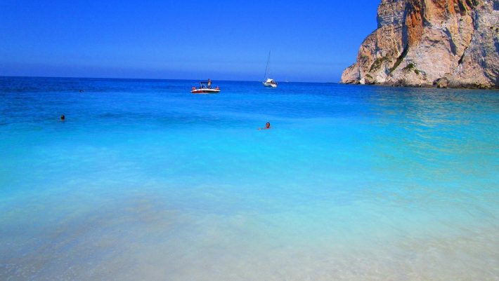 Μικρό, με θεϊκές παραλίες: Το ελληνικό νησί που ξετρέλανε τον Ναδάλ είναι το Γκραν Σλαμ του φετινού καλοκαιριού