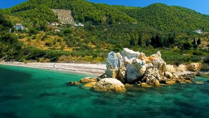 Πληρότητα 90% τον Αύγουστο: Το ελληνικό νησί-ζωγραφιά που ‘χει  νορμάλ ακτοπλοϊκά, φθηνή διαμονή, σούπερ φαγητό