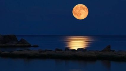 Σαγηνευτικό θέαμα: Εσύ γνωρίζεις τι κάνει τόσο μοναδικό το αυγουστιάτικο φεγγάρι;