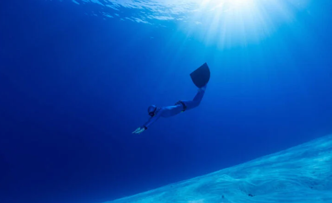 Ένα με τον Ωκεανό: Η σπουδαιότερη δύτρια του κόσμου εξαφανίστηκε στο απέραντο γαλάζιο που λάτρευε με πάθος