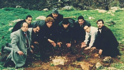 Ταξίδι στην αυθεντική Ελλάδα των 90s: Το φευγάτο «διαμαντάκι» του Σταύρου Τσιώλη που προλαβαίνεις αν βιαστείς να δεις στο ERTFLIX