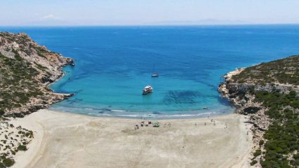 Τα έχει όλα: Το ελληνικό νησί των γαλήνιων διακοπών που οι σταρ του Χόλιγουντ θέλουν να αγοράσουν εξοχικό
