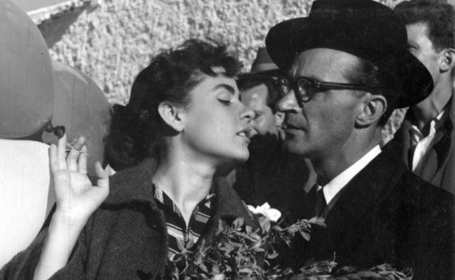 «Αίσχος για τη χώρα»: Η ταινία του Ηλιόπουλου που όταν βγήκε χαρακτηρίστηκε ανθελληνική σήμερα θεωρείται αριστούργημα