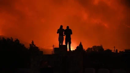 «Πρέπει να νικήσουμε αυτόν τον πόλεμο»: Η μάχη με τις φλόγες στον Έβρο δεν σταματά