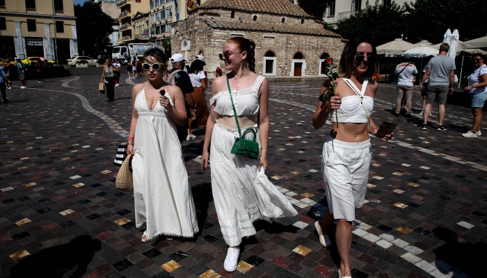 Ξοδεύουν πολλά, δίνουν γενναία πουρμπουάρ: Οι τουρίστες που φέρνουν τζίρο-ρεκόρ 1,5 δισ. ευρώ στην Ελλάδα το 2023