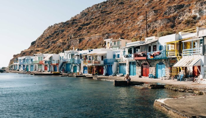 Έβαλε κάτω όλους τους trendy προορισμούς: Το ελληνικό νησί-απόλαυση που κράτησε σταθερές τις τιμές και αύξησε τα έσοδα 60%