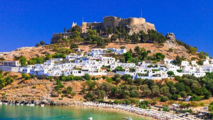 1ο παγκοσμίως, «πάτησε» Μύκονο και Σαντορίνη: Το ελληνικό νησί που «γκουγκλαρίστηκε» περισσότερο το 2023