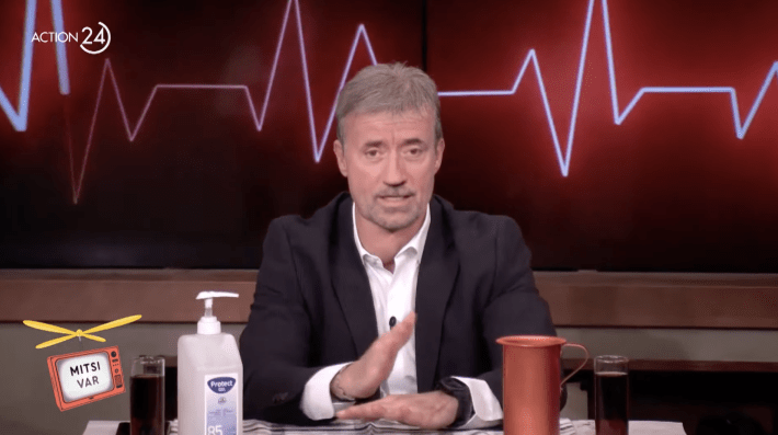 Η κορυφαία μίμηση της καριέρας του: Ο Μητσικώστας κάνει Σπύρο Παπαδόπουλο στο γλέντι στον Ερυθρό κι είναι ίδιος (Vid)