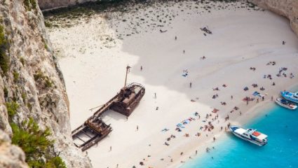 Μετράει ανάποδα: Η πιο φωτογραφημένη παραλία της Ελλάδας μπορεί σύντομα να πάψει να υπάρχει
