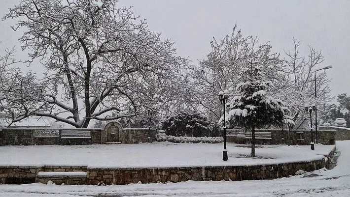 Η χαρά των «χειμωνάκηδων»: Η θρυλική χρονιά με τις κοντά 20 χιονοπτώσεις στην Αθήνα