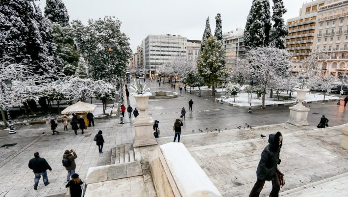 Η αιτία του... κουβά: Ο απλός λόγος που είναι πάντα δύσκολο για τους μετεωρολόγους να προβλέψουν αν θα χιονίσει στην Αθήνα