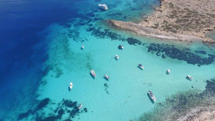 32% πάνω ήδη οι κρατήσεις: Το ελληνικό νησί που θα βουλιάξει το καλοκαίρι