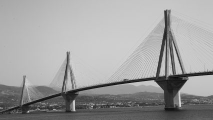 Θα άντεχε η γέφυρα Ρίου-Αντιρρίου μία πρόσκρουση σαν αυτή στη Βαλτιμόρη;