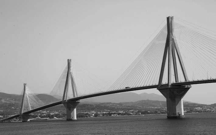Θα άντεχε η γέφυρα Ρίου-Αντιρρίου μία πρόσκρουση σαν αυτή στη Βαλτιμόρη;