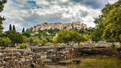 Τάφος του Πλάτωνα: Τι σχολιάζει ο πρόεδρος του Συλλόγου Ελλήνων Αρχαιολόγων για την ανακάλυψη των Ιταλών