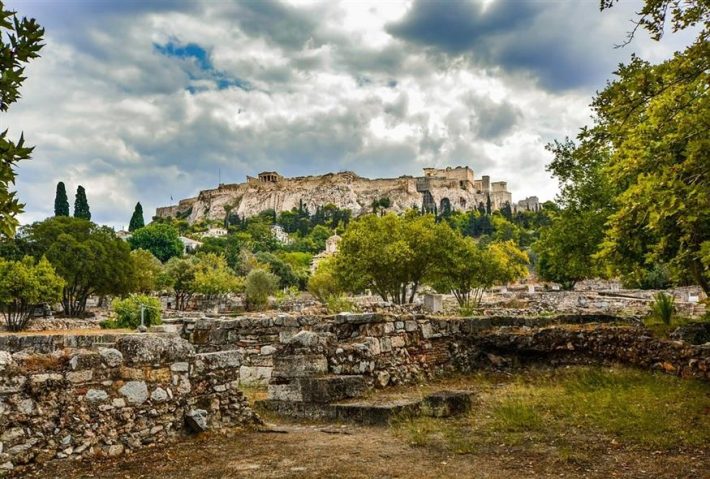 Τάφος του Πλάτωνα: Τι σχολιάζει ο πρόεδρος του Συλλόγου Ελλήνων Αρχαιολόγων για την ανακάλυψη των Ιταλών