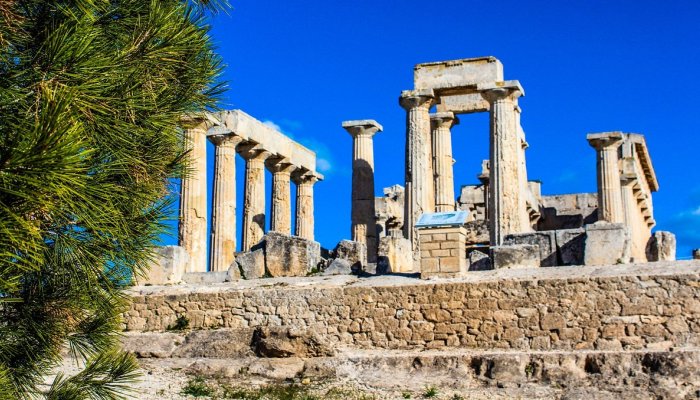 35 λεπτά από τον Πειραιά: Το νησί που η πιάτσα αποκαλεί «τουριστικό θαύμα» ξεπερνάει τους 2 εκατ. τουρίστες
