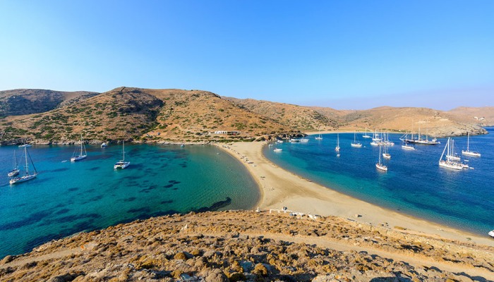 Αγαπημένο του ελληνικού κοινού: Το νησί-έκπληξη που προπορεύεται στις κρατήσεις για του Αγίου Πνεύματος