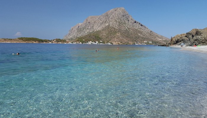 Το λιγότερο διαφημισμένο: Το πιο φθηνό τουριστικό νησί στην Ελλάδα έχει φοβερές παραλίες και απίθανο φαγητό (Pics)