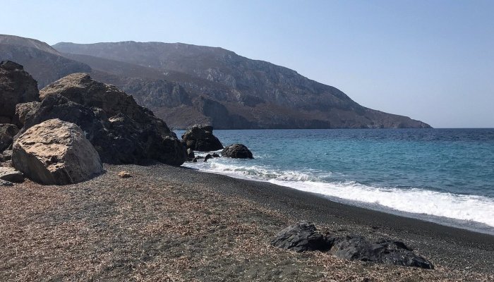 Το λιγότερο διαφημισμένο: Το πιο φθηνό τουριστικό νησί στην Ελλάδα έχει φοβερές παραλίες και απίθανο φαγητό (Pics)