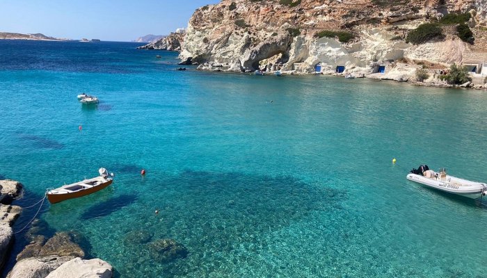 Ονειρεμένες παραλίες, αλμυρίκι, φρέσκο ψάρι: Το νησί της απλότητας είναι ο ορισμός του ελληνικού καλοκαιριού (Pics)