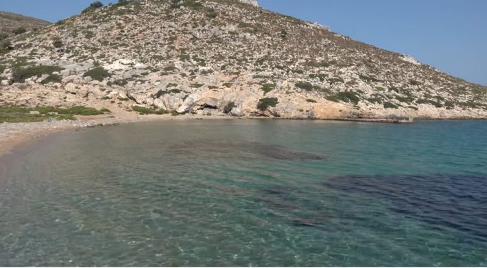 Ανέγγιχτος παράδεισος, ναός ηρεμίας: Το ελληνικό νησάκι - έκπληξη που ο Τζεφ Μπέζος πέρασε καλύτερα από τη Μύκονο